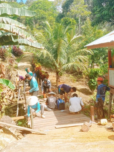 Proses pemasangan papan 